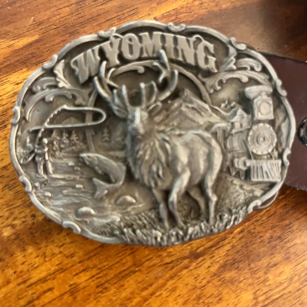 Siskiyou Wyoming Belt Buckle W/ 2 Embossed Belts